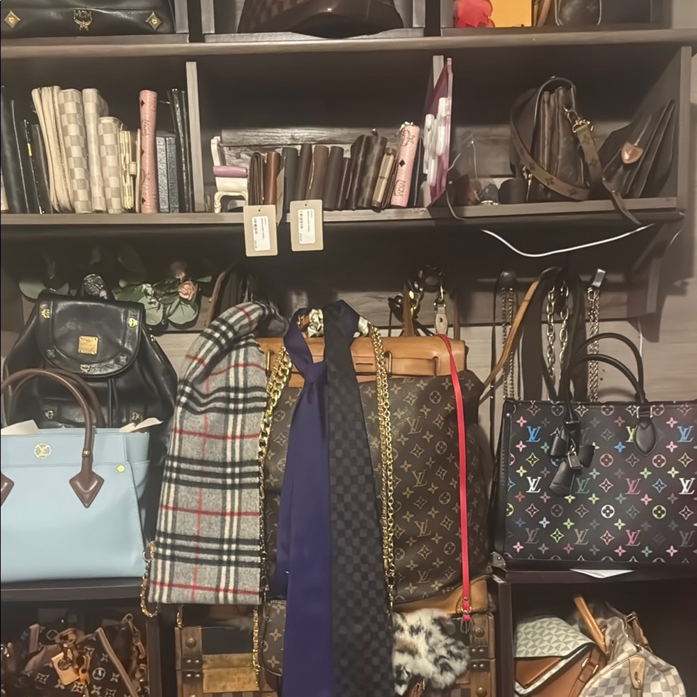 Shared listing auctions